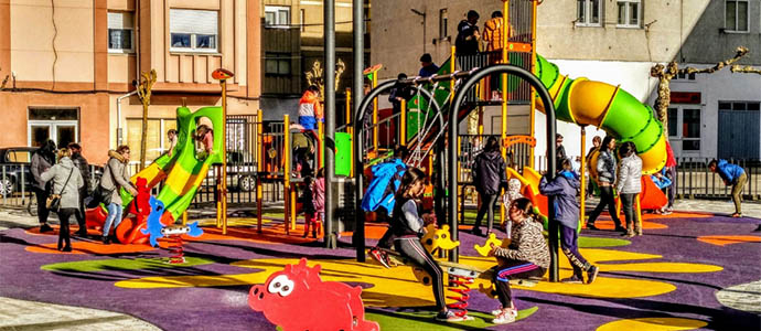Enmedio reforma un parque infantil de Matamorosa