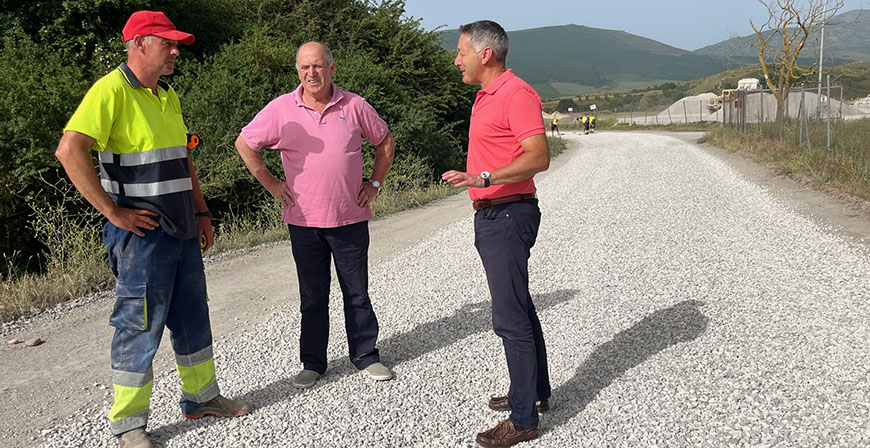 Enmedio rehabilita la pista del cementerio municipal