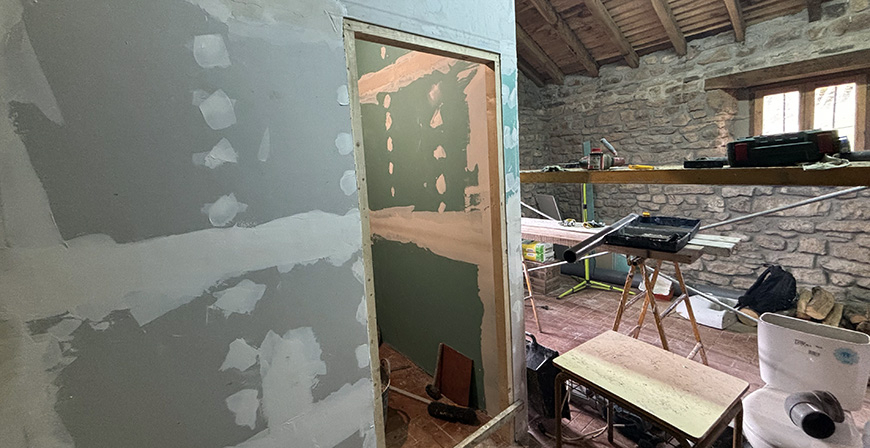 El Ayuntamiento de Campoo de Enmedio remodela uno de los locales p�blicos de Villaescusa para uso vecinal 