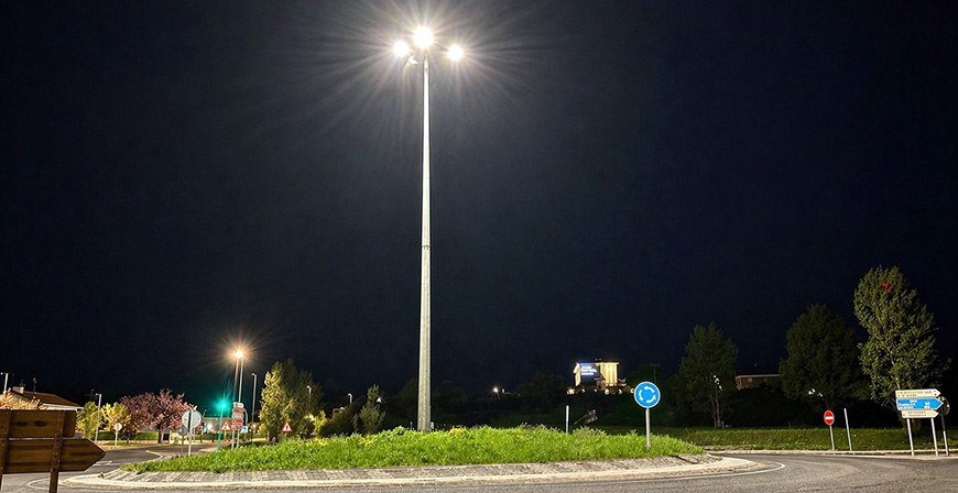 Enmedio renueva la iluminaci�n de la rotonda de la CA-183 junto a la circunvalaci�n 