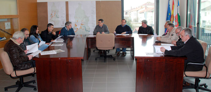 Enmedio rene a juntas y concejos para explicarles el Plan Inversor 2015