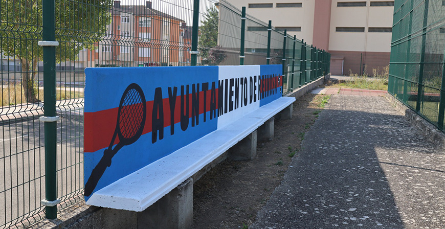 El entorno de las pistas de tenis de Reinosa estrena un nuevo mural 