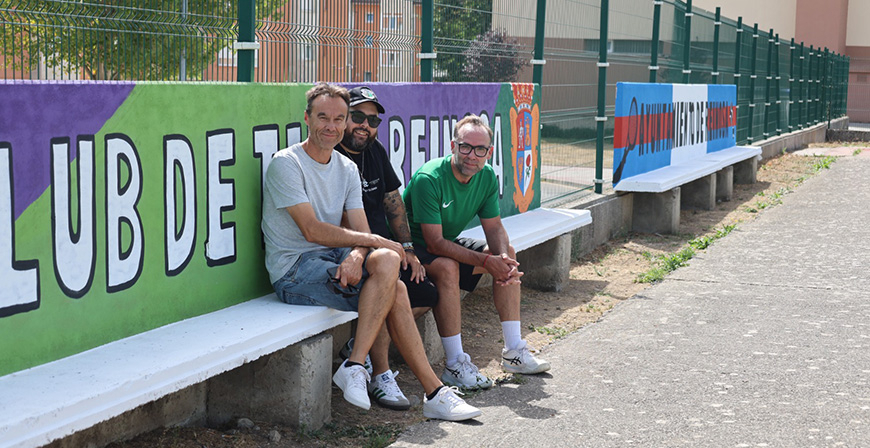 El entorno de las pistas de tenis de Reinosa estrena un nuevo mural 