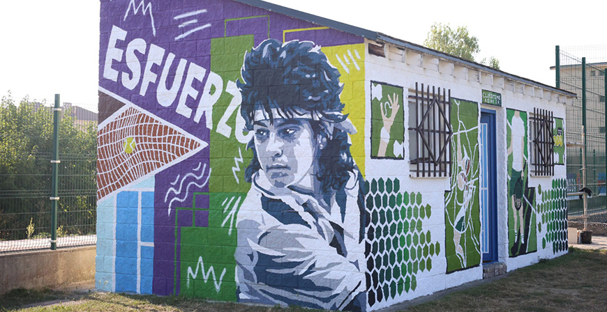 El entorno de las pistas de tenis de Reinosa estrena un nuevo mural 