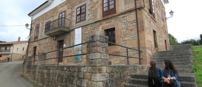 Equipamiento para la sede social y biblioteca de Pesquera