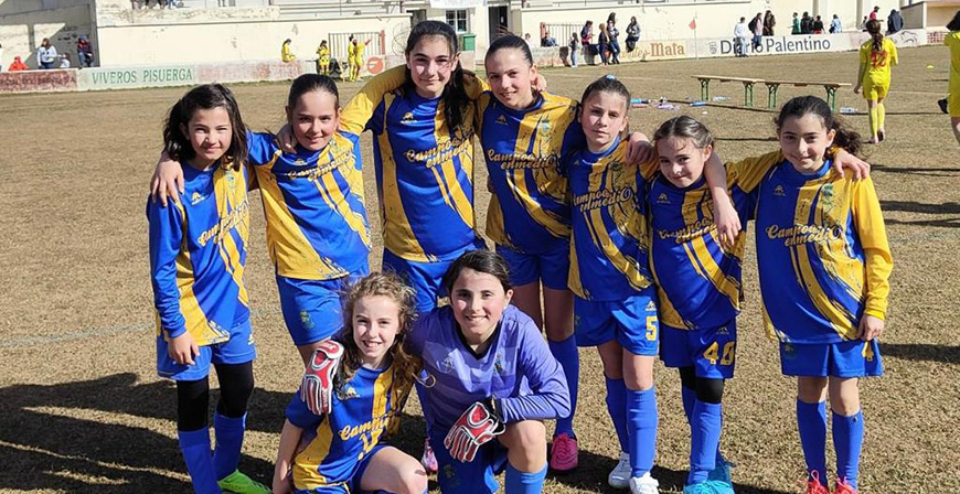El equipo femenino de la Escuela de Ftbol Enmedio particip en el Torneo de Carnavales de Herrera de Pisuerga