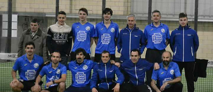 El equipo de pdel de Enmedio juega este domingo su primer partido en casa