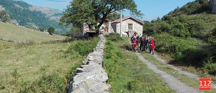 El equipo de Proteccin Civil localiza a tres espelelogos belgas desorientados en una cueva de Soba