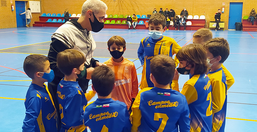 Los equipos de ftbol benjamn de Enmedio suman una victoria y un empate