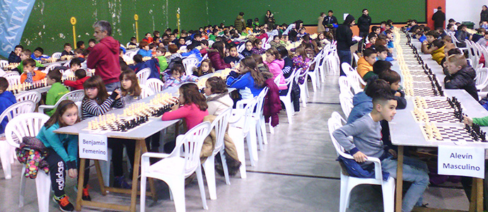 Los escolares de Campoo mueven pieza en Santander