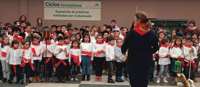 Los escolares cantan las Marzas en el IES Montesclaros