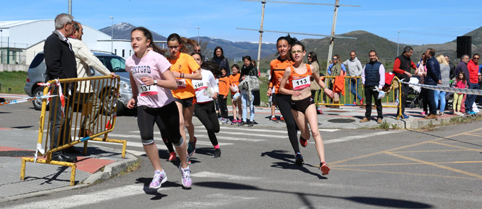 Escolares a la carrera