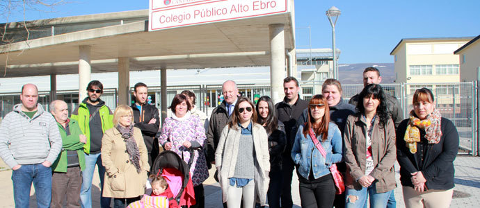 Los escolares de Los Encuentros siguen esperando el autobs