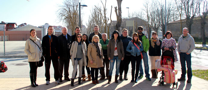 Los escolares de Los Encuentros siguen esperando el autobs