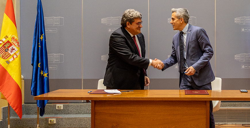 Escriv y Zuloaga firman un acuerdo para convertir el antiguo psiquitrico de Parayas en un centro de refugiados