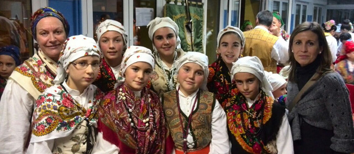 La escuela de folclore de Fresno del Ro particip en el 'Pozu Jondu Folk 2014'