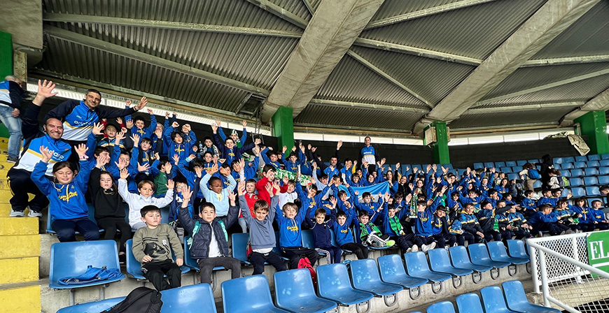 La Escuela de Ftbol de Campoo de Enmedio asisti al partido del Racing-Levante