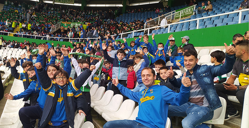 La Escuela de Ftbol de Campoo de Enmedio disfrut con el ascenso del Racing