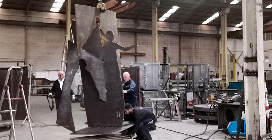 La escultura 'Por qu?', de Nacho Zubelzu, homenajea a las vctimas del Caso Almera