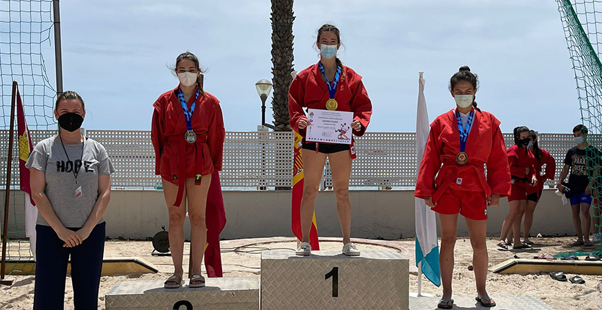 La 'espartana' Natalia Herrero se proclama campeona de Espaa de Lucha Sambo Playa