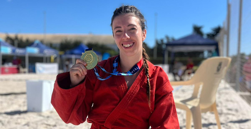 La 'espartana' Natalia Herrero se proclama campeona de Espaa de lucha Sambo playa