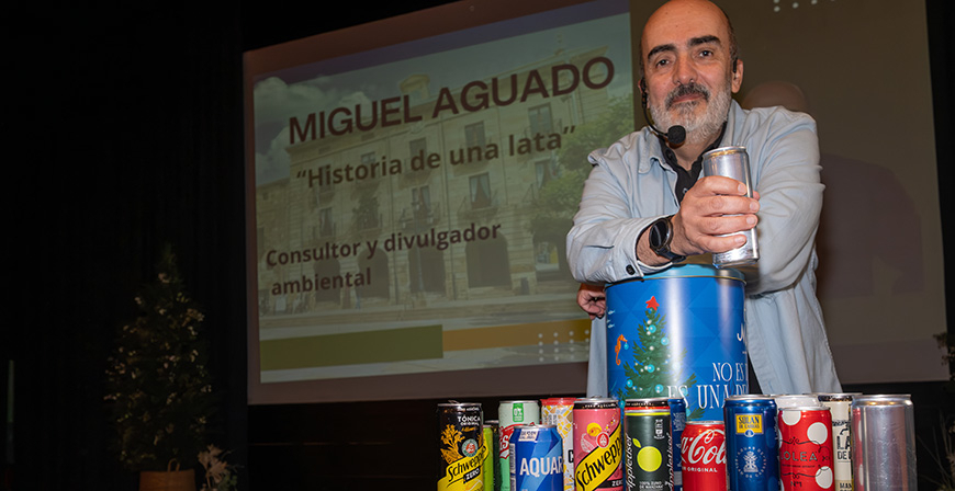 El especialista en medio ambiente Miguel Aguado y el divulgador Francisco Gonz�lez Redondo protagonizaron la tercera jornada de la Primavera Cultural