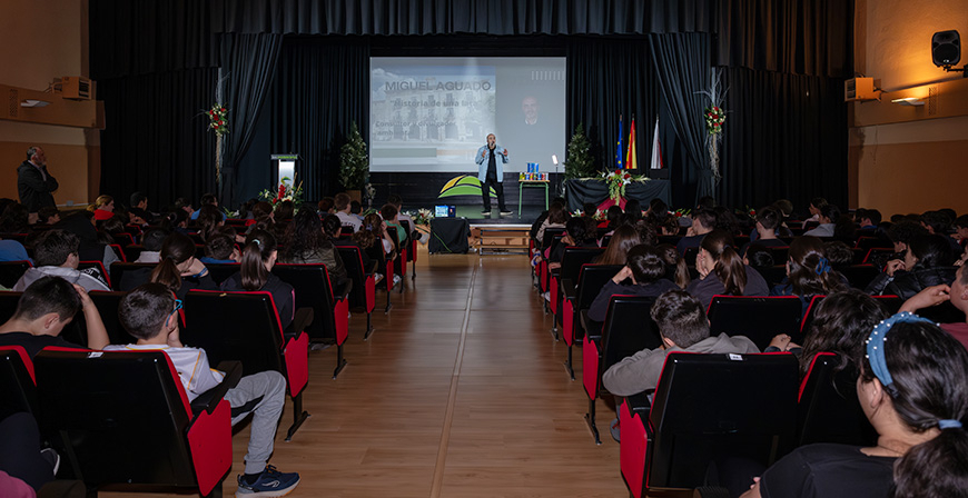El especialista en medio ambiente Miguel Aguado y el divulgador Francisco Gonz�lez Redondo protagonizaron la tercera jornada de la Primavera Cultural