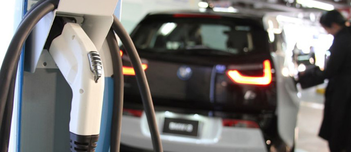 Las estaciones de servicio de Cantabria quieren crear una red de 'electrolineras'