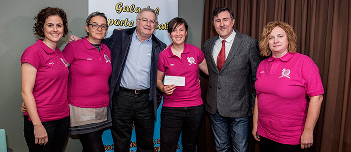 Estelas Rosas recibe la recaudacin del sorteo solidario de la Gala del Deporte Cntabro