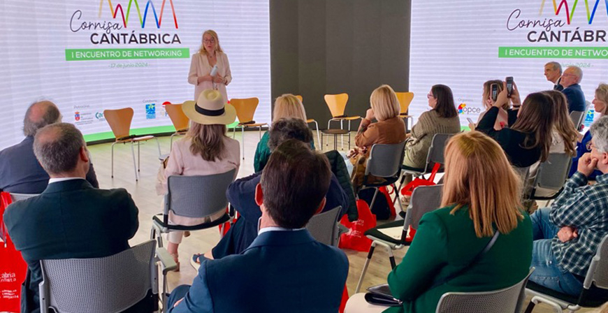 Eva Guillermina Fernndez expone ante los empresarios del sector la capacidad de Cantabria para acoger el turismo de congresos