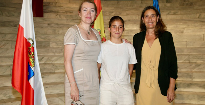 Eva Guillermina Fernndez felicita a Eloisa Barreda por su xito deportivo 