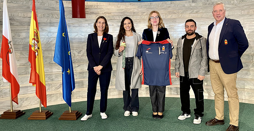 Eva Guillermina Fernndez felicita a los medallistas cntabros de krate, boxeo y hockey hierba por sus xitos deportivos