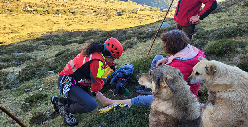 Evacuada en helicptero una mujer que se fractur el tobillo mientras buscaba ganado en Alto Campoo