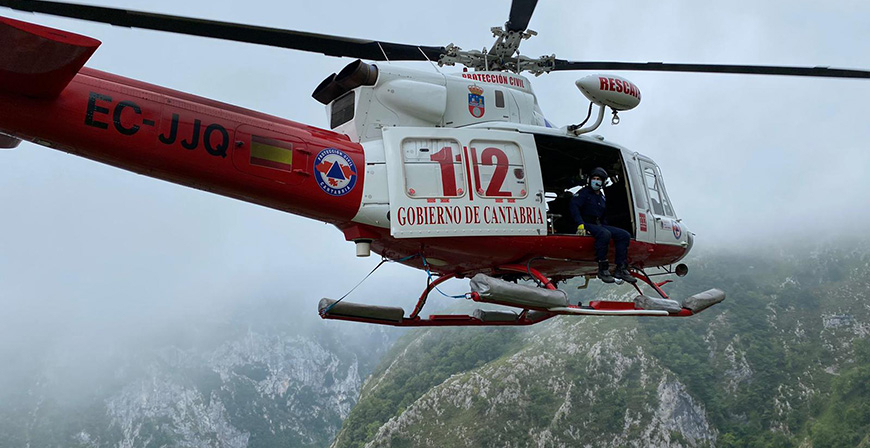 Evacuado en helicptero un senderista que realizaba la ruta entre Tresviso y Urdn por un posible ictus