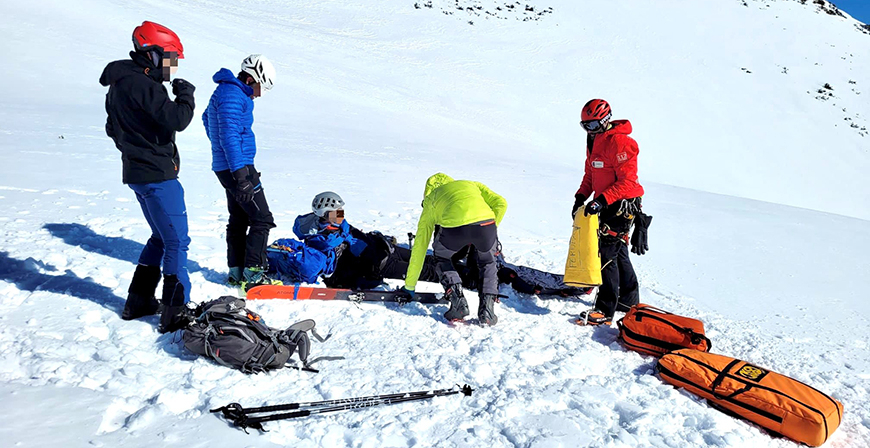 Evacan a un esquiador de travesa accidentado en la sierra de Pea Sagra