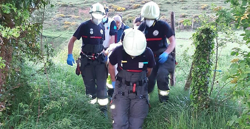 Evacuan a una mujer que se fractur el tobillo en la inmediaciones de la Mina Fontoria 