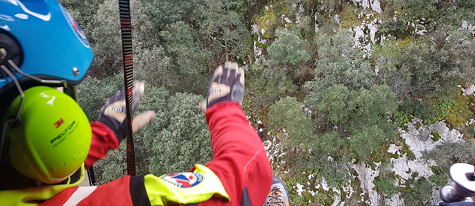 Evacuan a una pareja de excursionistas perdidos en la va ferrata de La Hermida