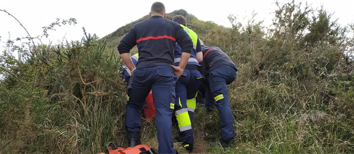 Evacuan a una senderista lesionada en una zona de monte de Pedredo