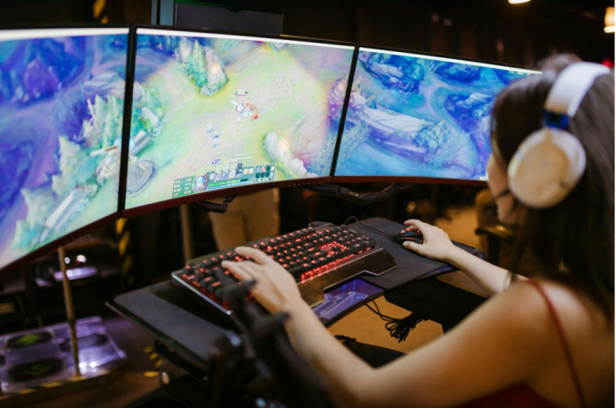 Exploracin del impacto social de los juegos en lnea: Comunidades, colaboracin y competiciones