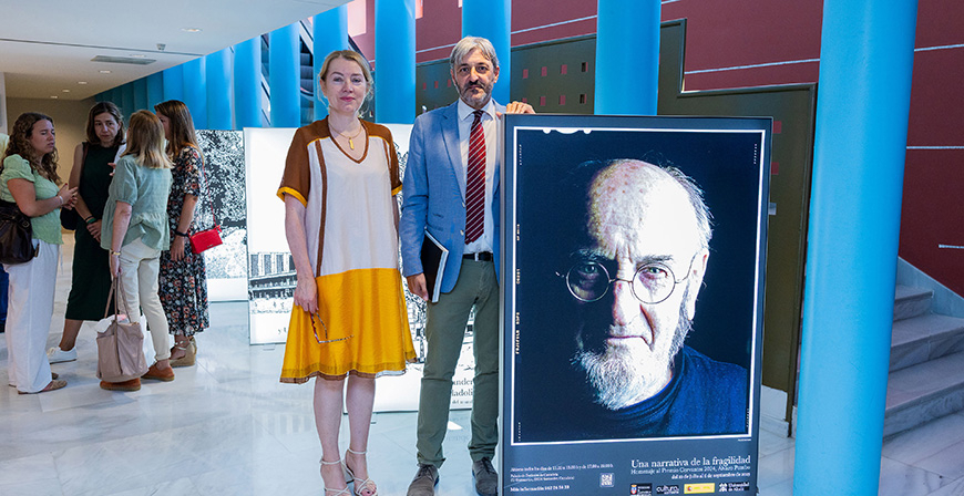La exposicin 'Homenaje a lvaro Pombo. Una narrativa de la fragilidad' se podr contemplar en el Palacio de Festivales durante julio y agosto