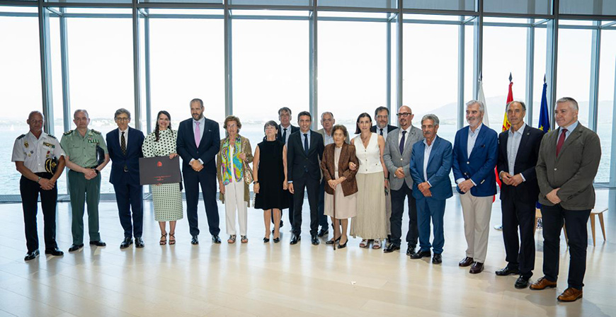 Los expresidentes de Cantabria �ngel D�az de Entresotos y Jaime Blanco reciben la Gran Cruz de la Real Orden de Carlos III a t�tulo p�stumo