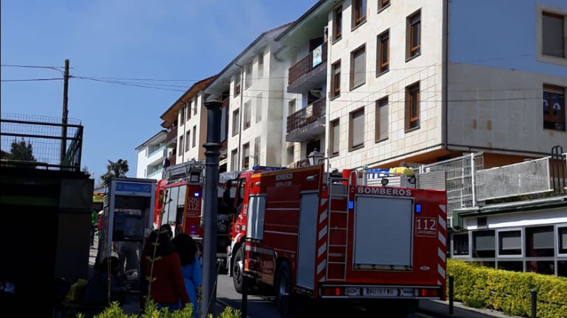 Extinguen un incendio en una vivienda de Lirganes