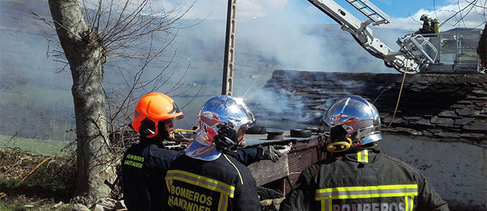Extinguido un incendio en una cabaa de San Pedro del Romeral