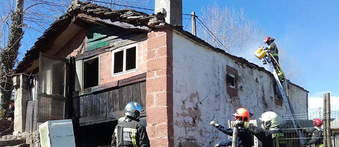 Extinguido un incendio en una cabaa de San Pedro del Romeral