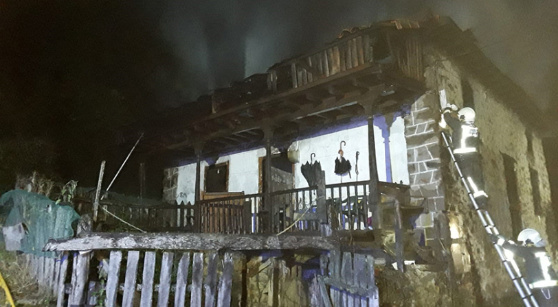 Extinguido un incendio en una vivienda de Camaleo