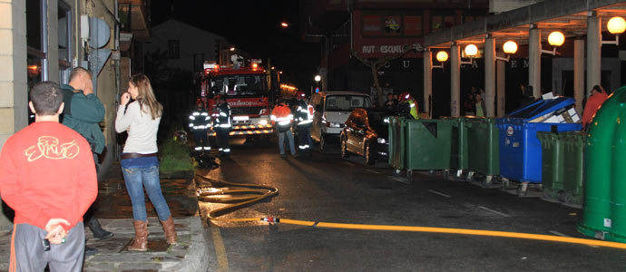 Extinguido el incendio declarado en una vivienda de la Plaza Constitucin de Reinosa