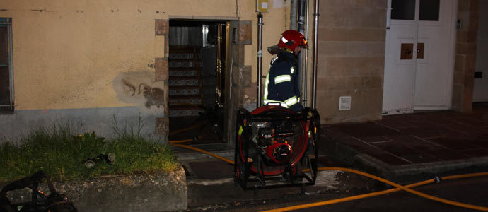 Extinguido el incendio declarado en una vivienda de la Plaza Constitucin de Reinosa