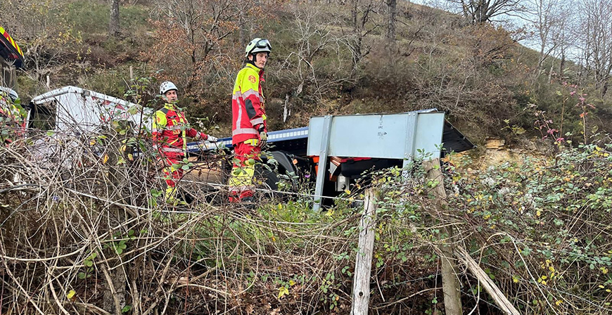 Fallece un conductor de 58 aos tras salirse de la carretera en Los Tojos