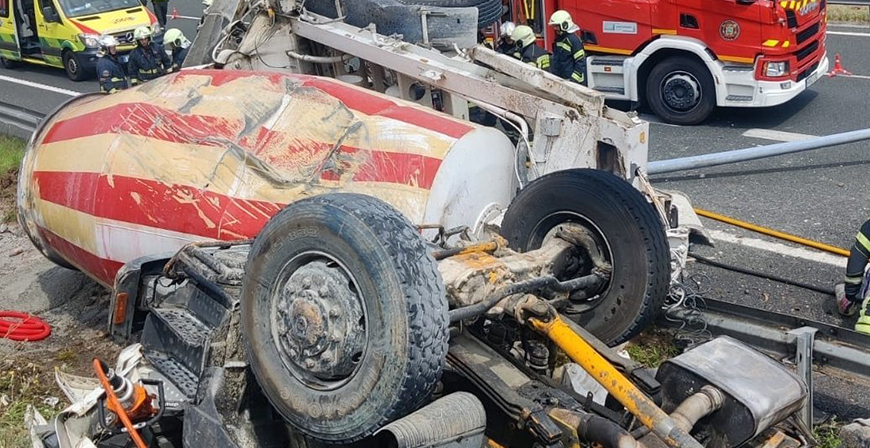 Fallece el conductor de un camin-hormigonera tras caer desde un ramal de incorporacin a la A-67