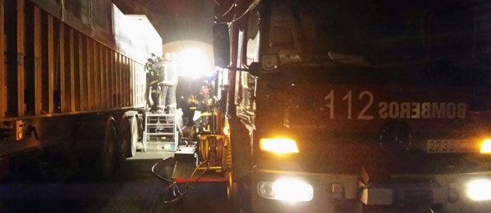 Fallece el conductor de un camin que colision con otro en la A-8
